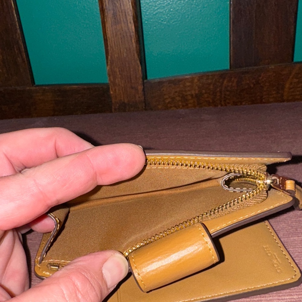 🐎👡🐻🥥Coach Beige and Brown Card Holder - Picture 7 of 12